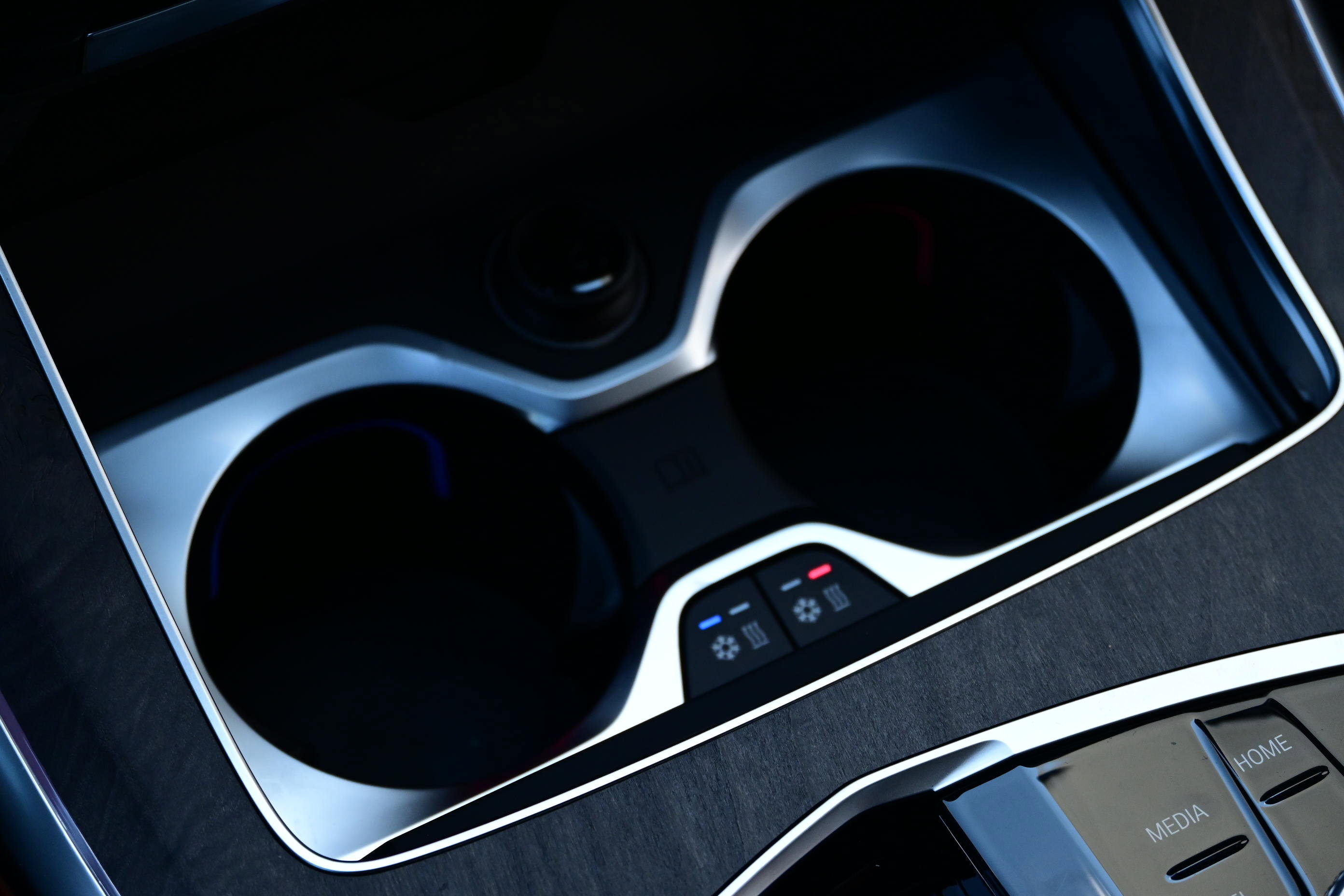 New 2026 BMW X7 M60i image 25