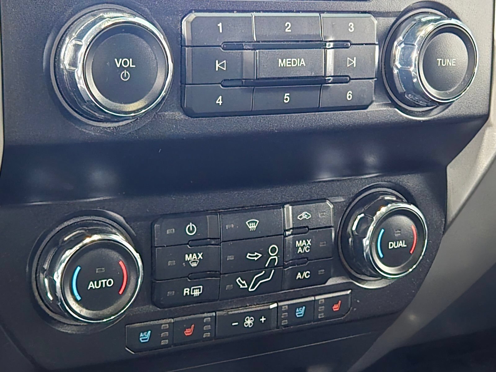 Used 2019 Ford F250 Lariat w/ Lariat Ultimate Package AWD/4WD image 29