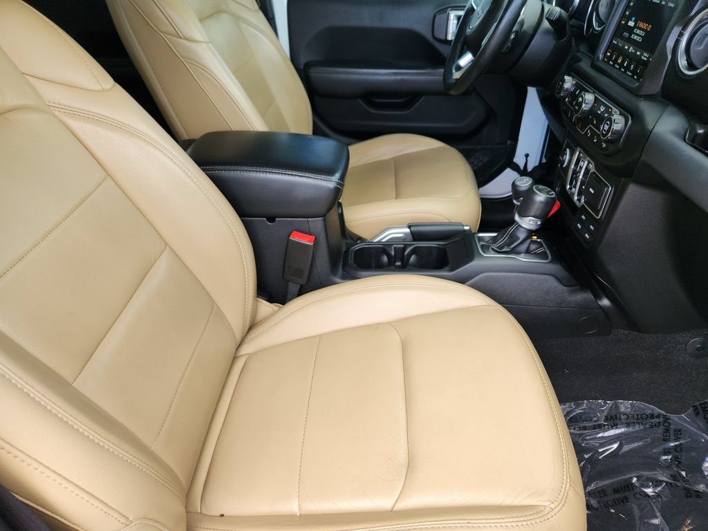 Used 2018 Jeep Wrangler Unlimited Sahara AWD/4WD image 5