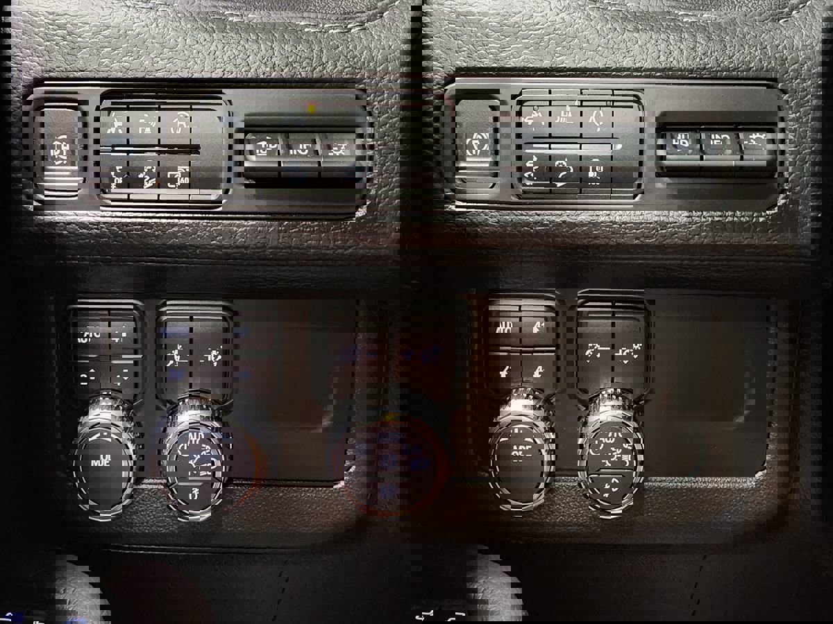 Used 2024 GMC Yukon Denali image 44