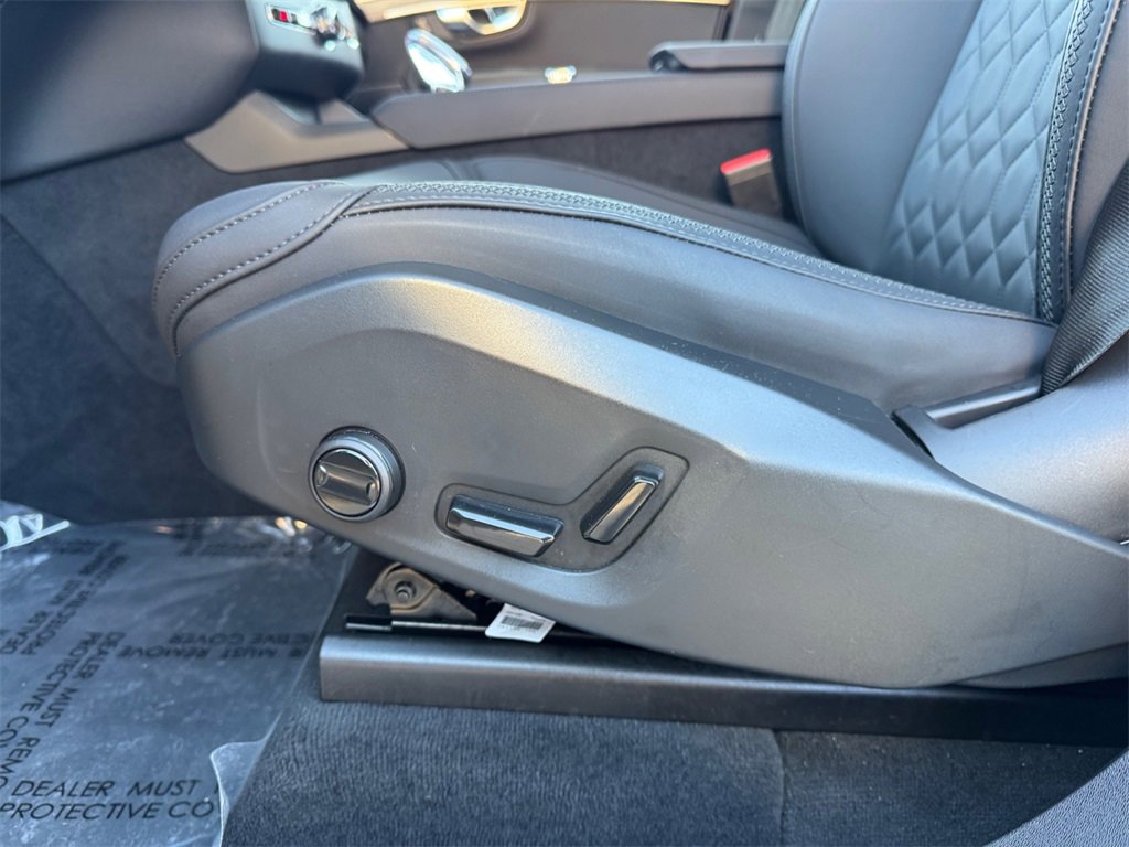 Certified 2025 Volvo XC90 B5 Plus image 27