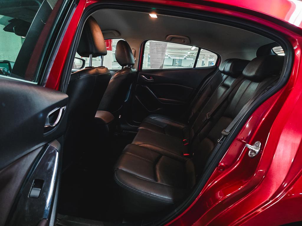 Used 2018 MAZDA MAZDA3 Touring FWD image 18