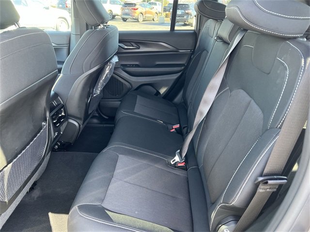 Used 2025 Jeep Grand Cherokee Laredo image 22