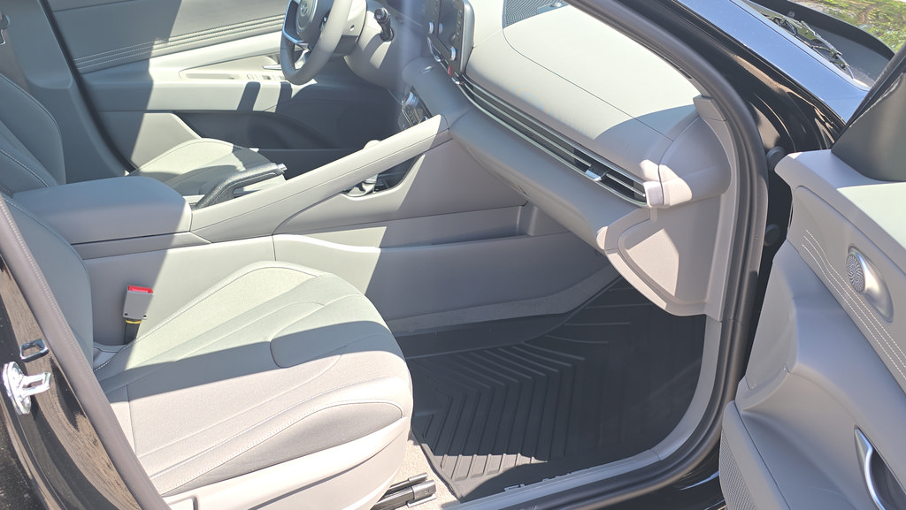New 2026 Hyundai Elantra Sport FWD image 12