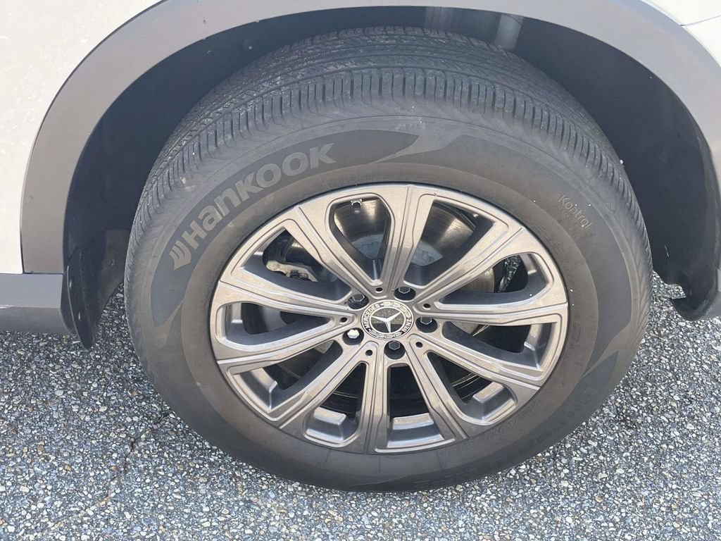 Used 2024 Mercedes-Benz GLC 300 4MATIC image 9