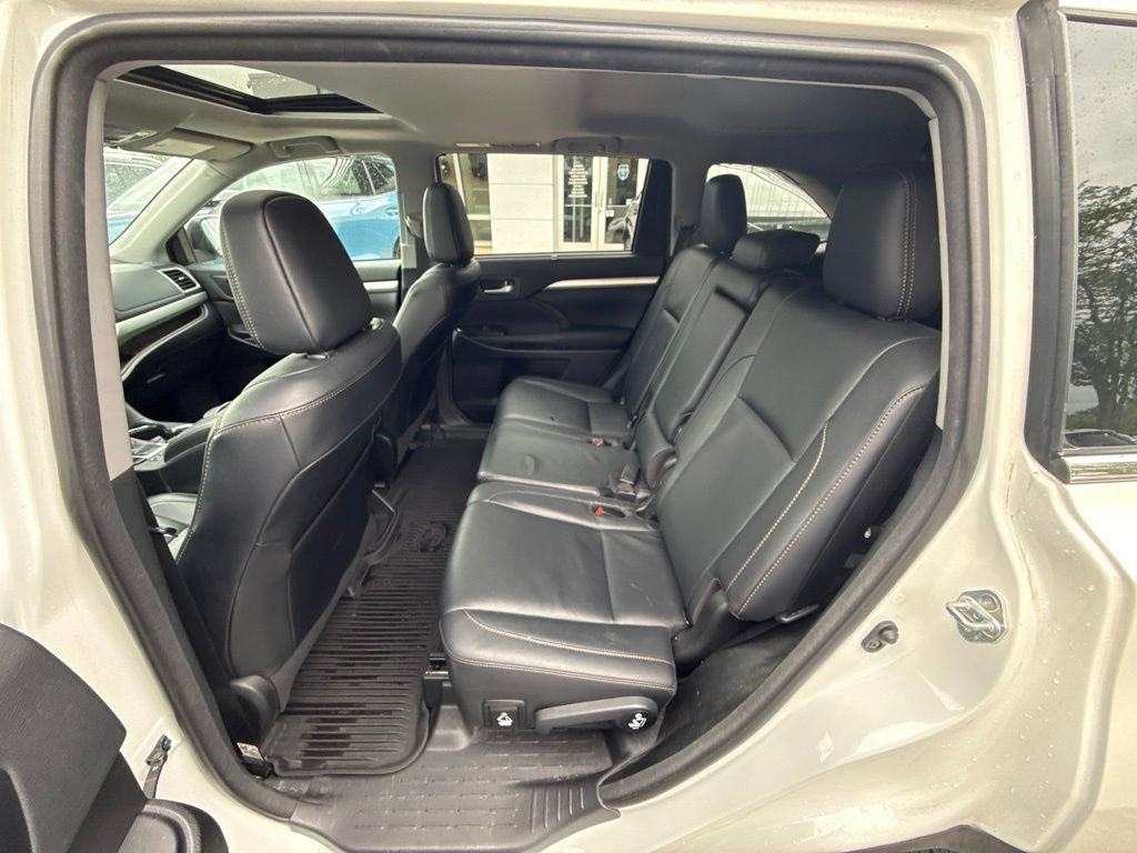 Used 2018 Toyota Highlander XLE AWD/4WD image 16