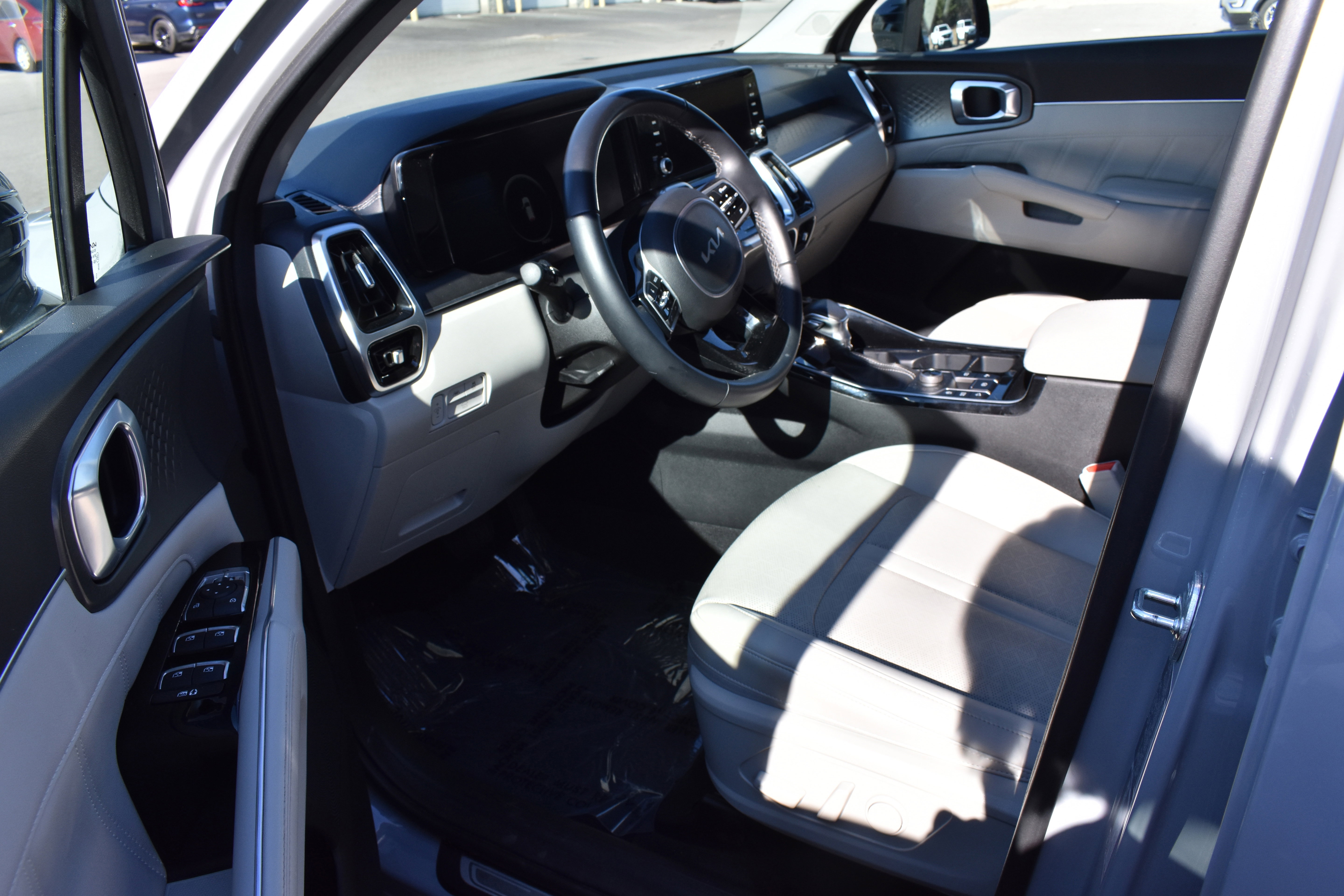 Used 2023 Kia Sorento SX image 12