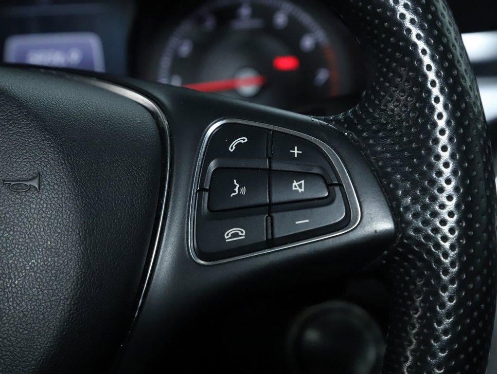 Used 2018 Mercedes-Benz GLC 300 4MATIC image 25