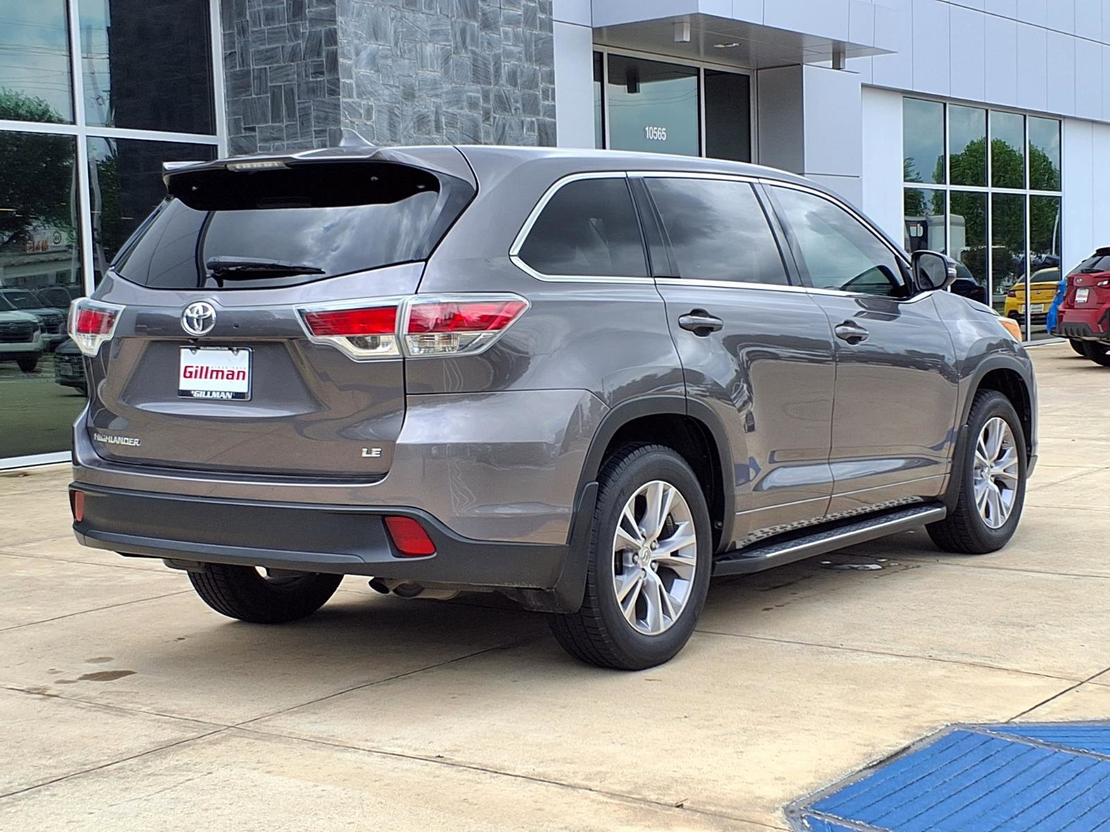 Used 2015 Toyota Highlander Plus FWD image 25
