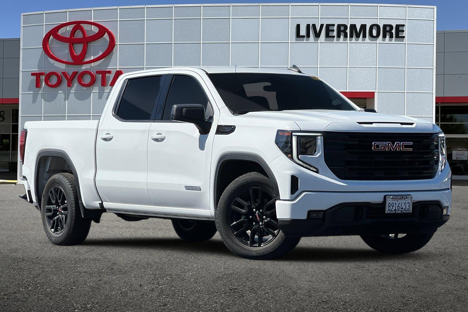 Used 2023 GMC Sierra 1500 Elevation image 2
