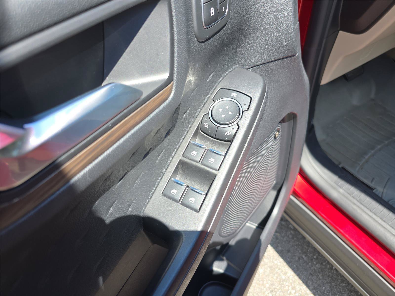 Used 2020 Ford Escape Titanium AWD/4WD image 19