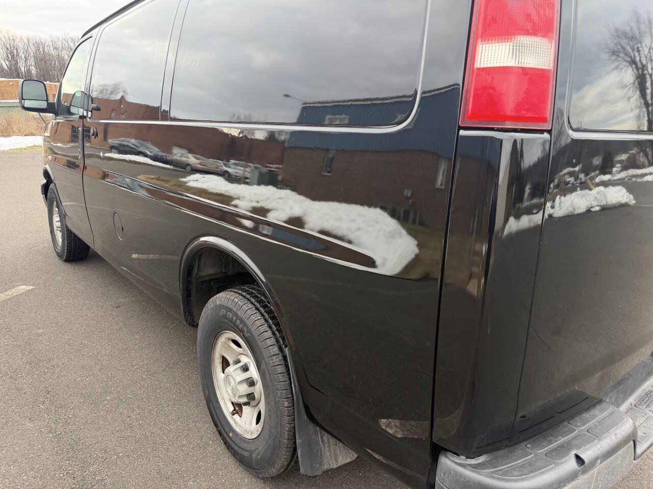 Used 2016 Chevrolet Express 2500 RWD image 13