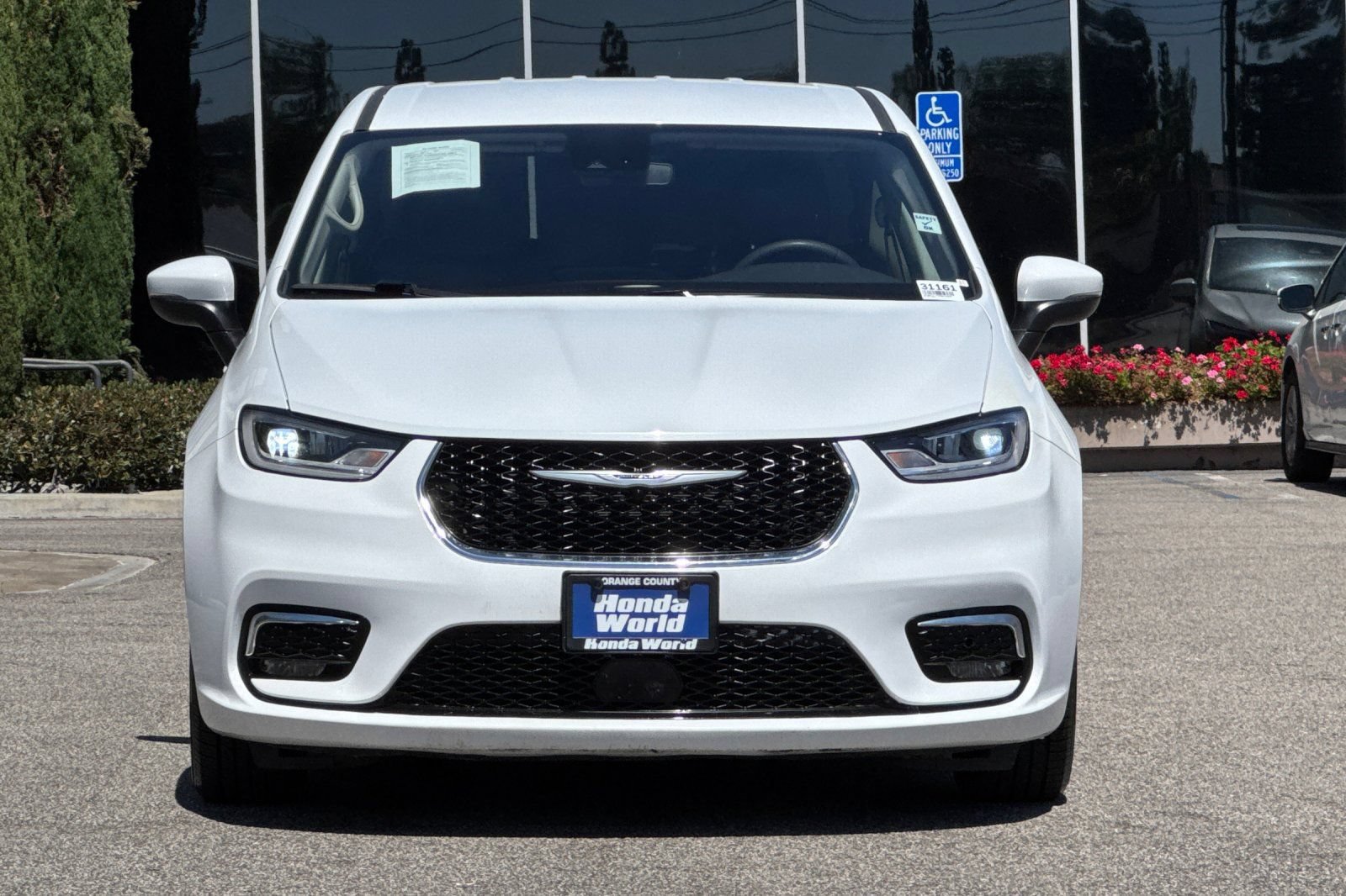 Used 2023 Chrysler Pacifica Touring-L FWD image 9