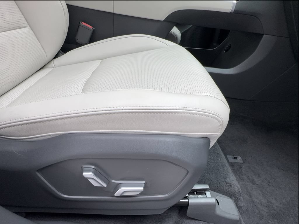Used 2025 Hyundai Santa Fe Limited FWD image 32