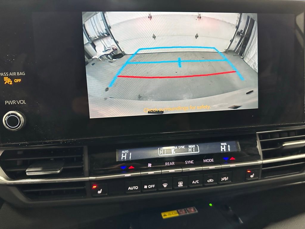 Used 2025 Toyota Sienna XSE image 39