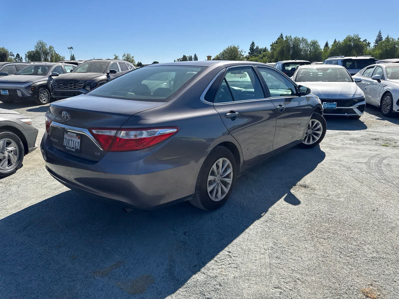 Used 2015 Toyota Camry LE FWD image 4