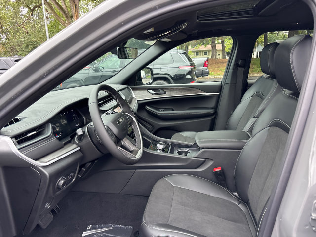 New 2027 Jeep Grand Cherokee 4WD image 2