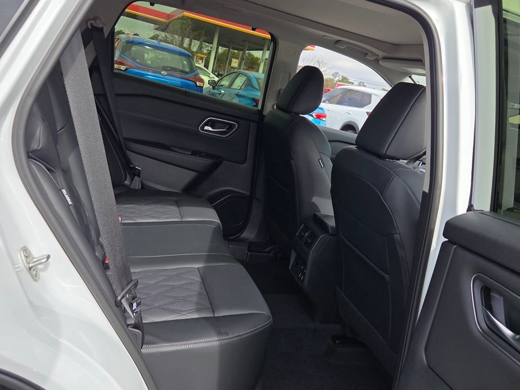 New 2026 Nissan Rogue Platinum image 12