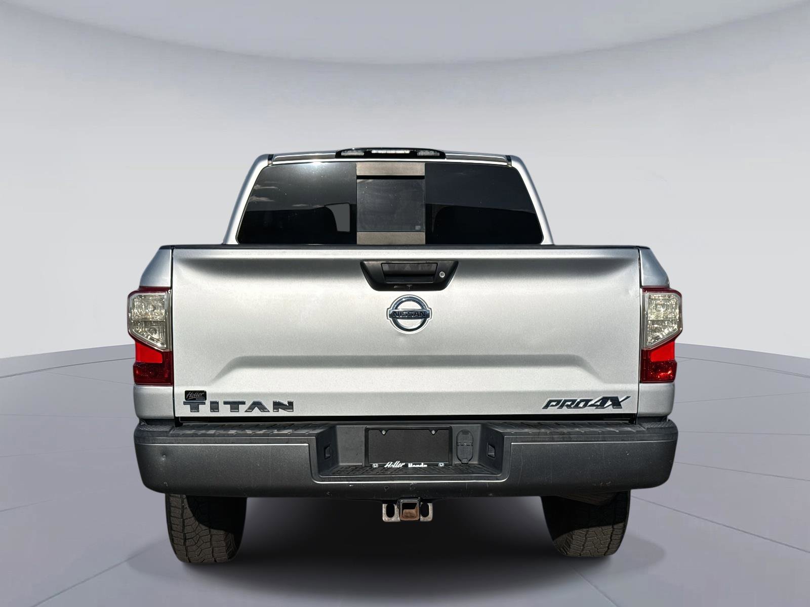 Used 2019 Nissan Titan PRO-4X image 5