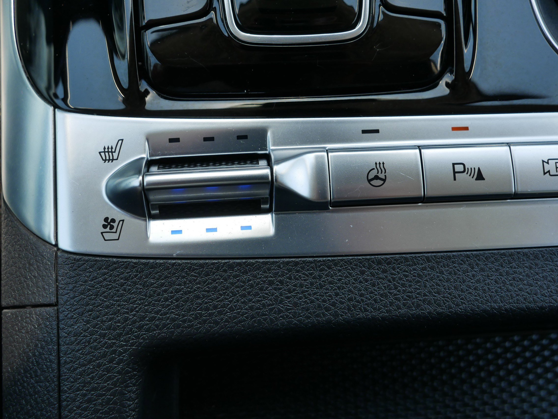 Used 2024 Kia Carnival SX Prestige FWD image 28