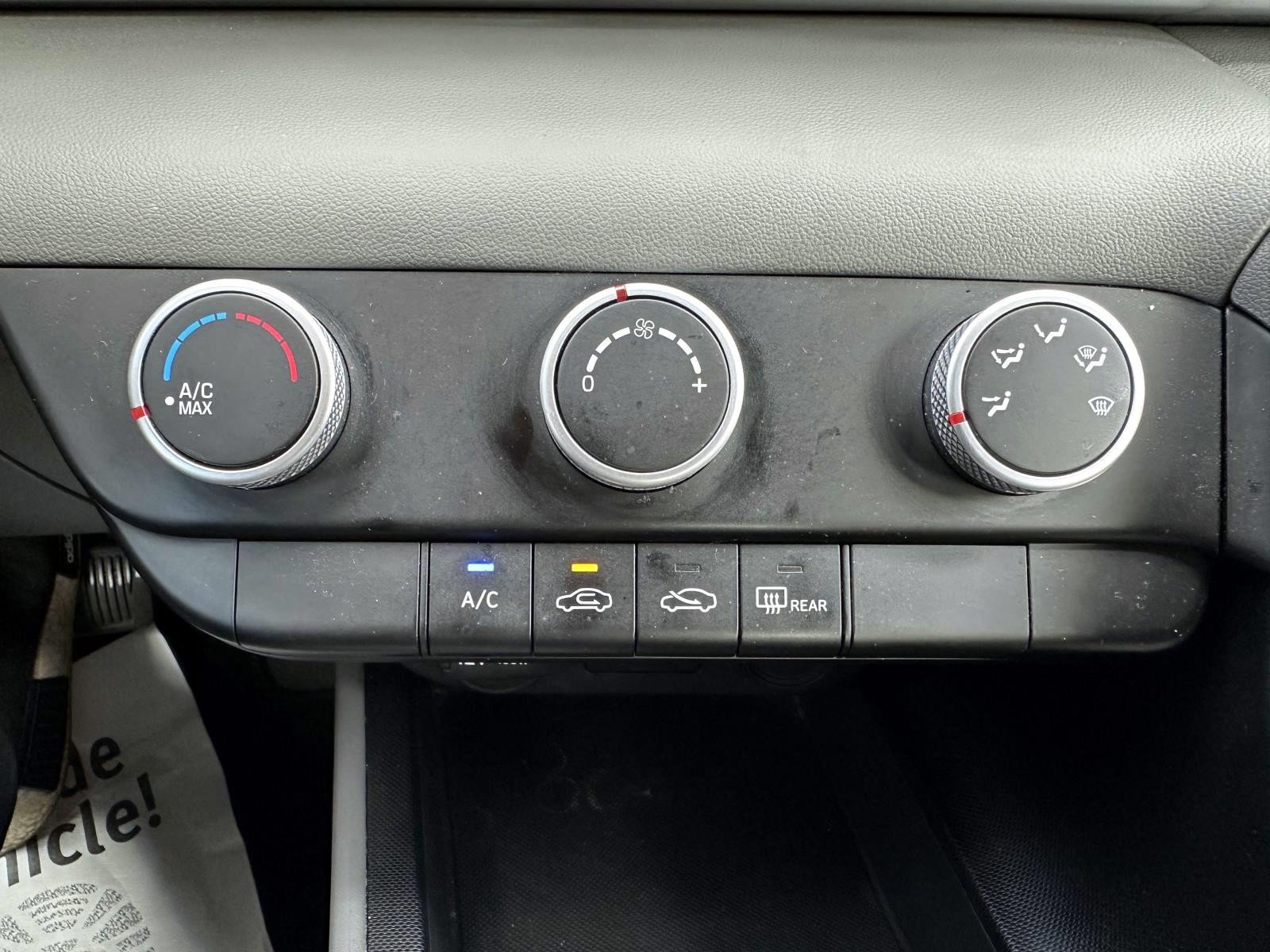 Used 2023 Hyundai Elantra SE FWD image 22