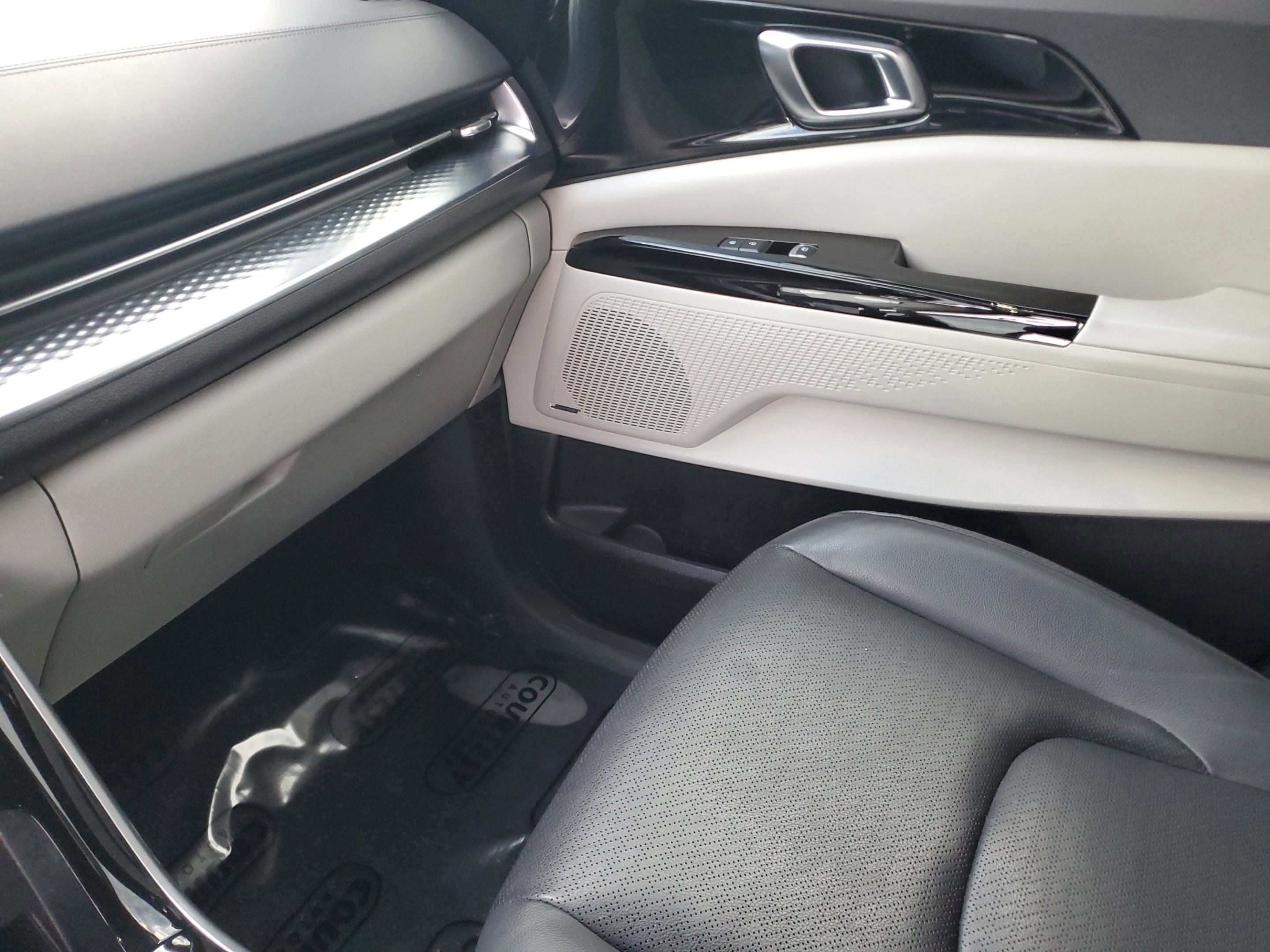 Used 2024 Kia Carnival SX Prestige image 24