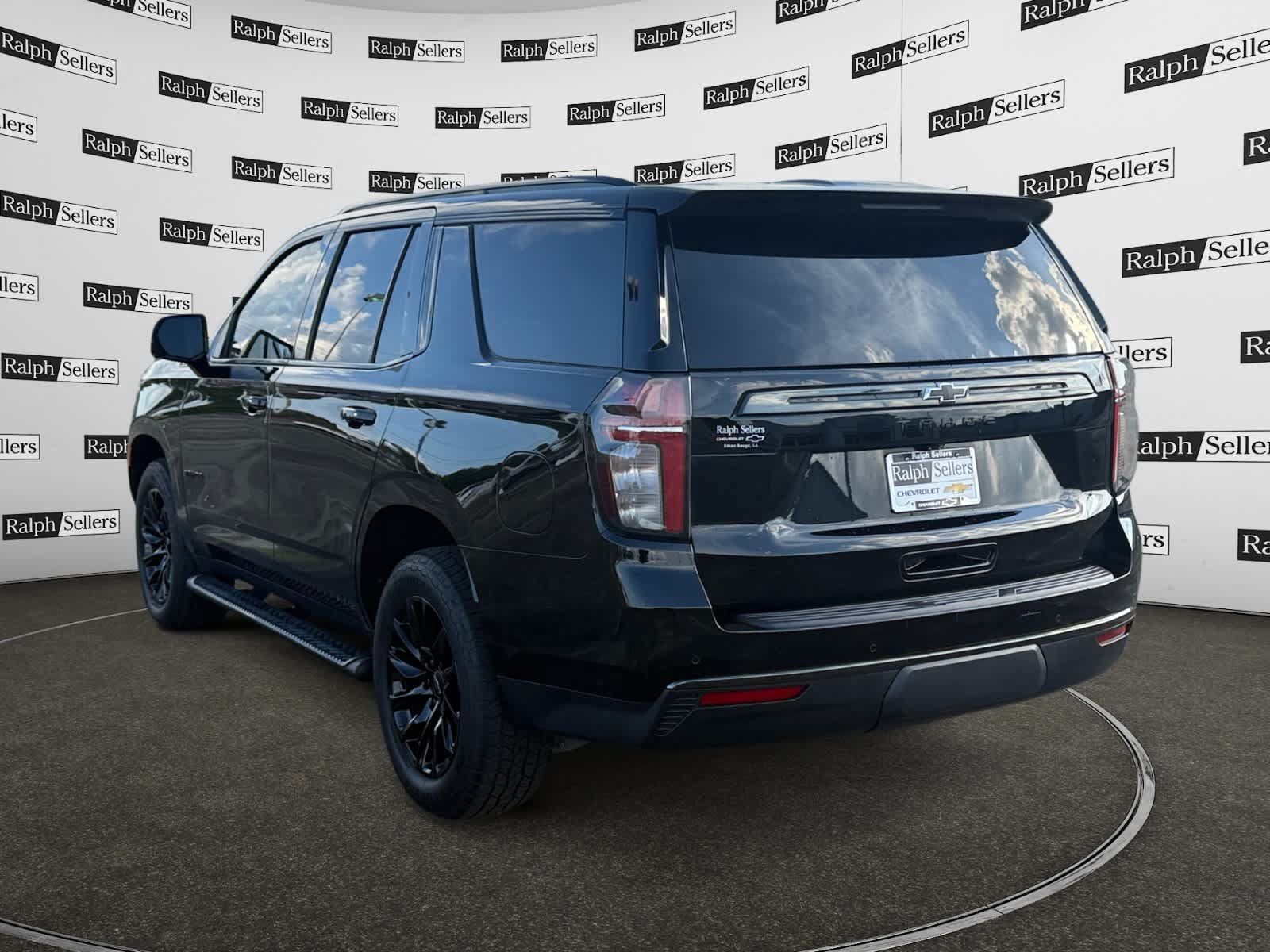 Used 2021 Chevrolet Tahoe Z71 w/ Z71 Signature Package AWD/4WD image 4