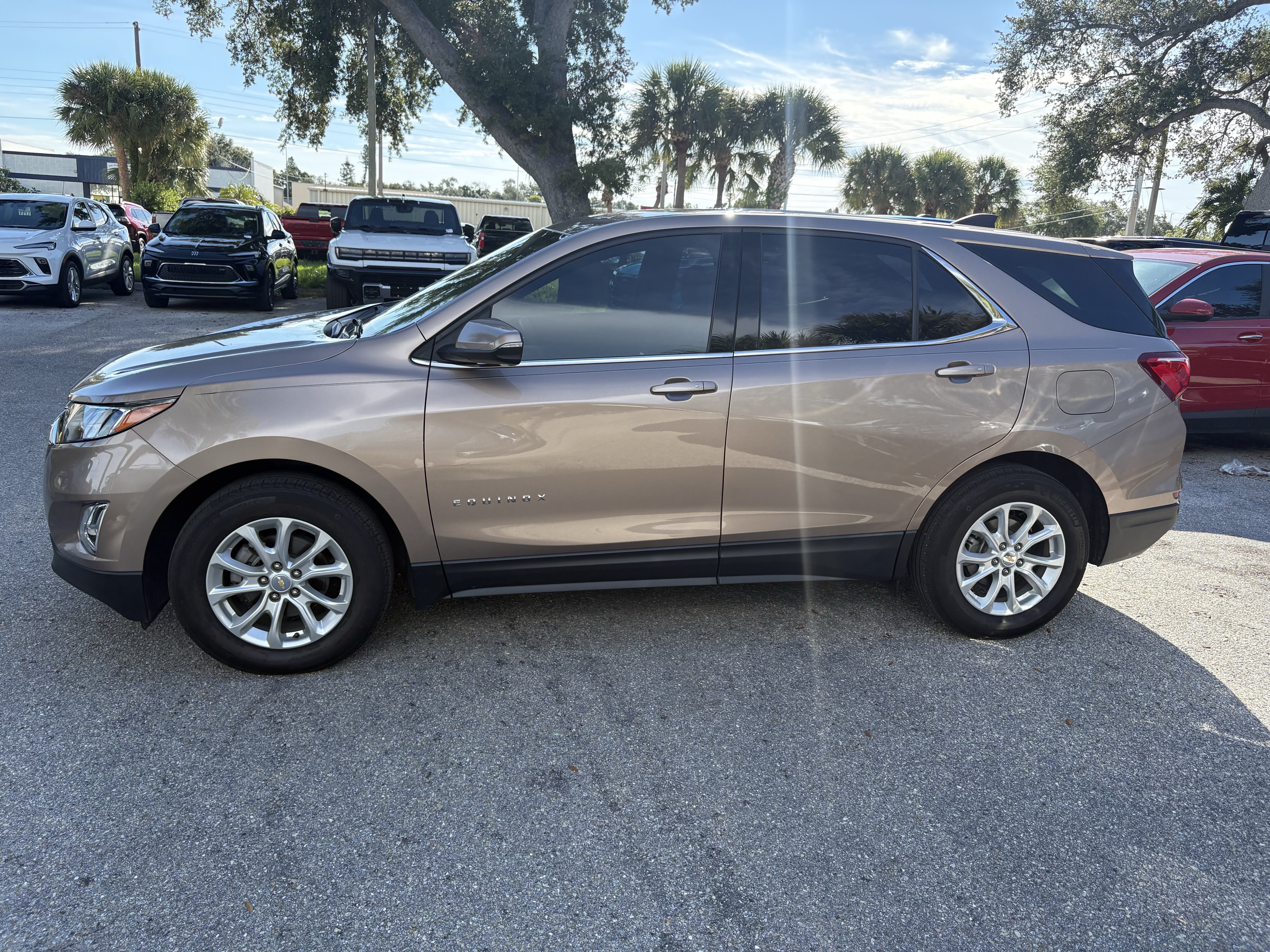 Used 2019 Chevrolet Equinox LT FWD image 4