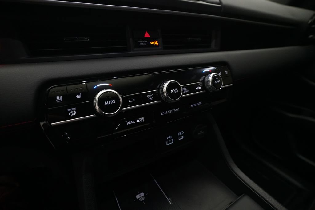 Certified 2025 Honda Pilot Black Edition image 23