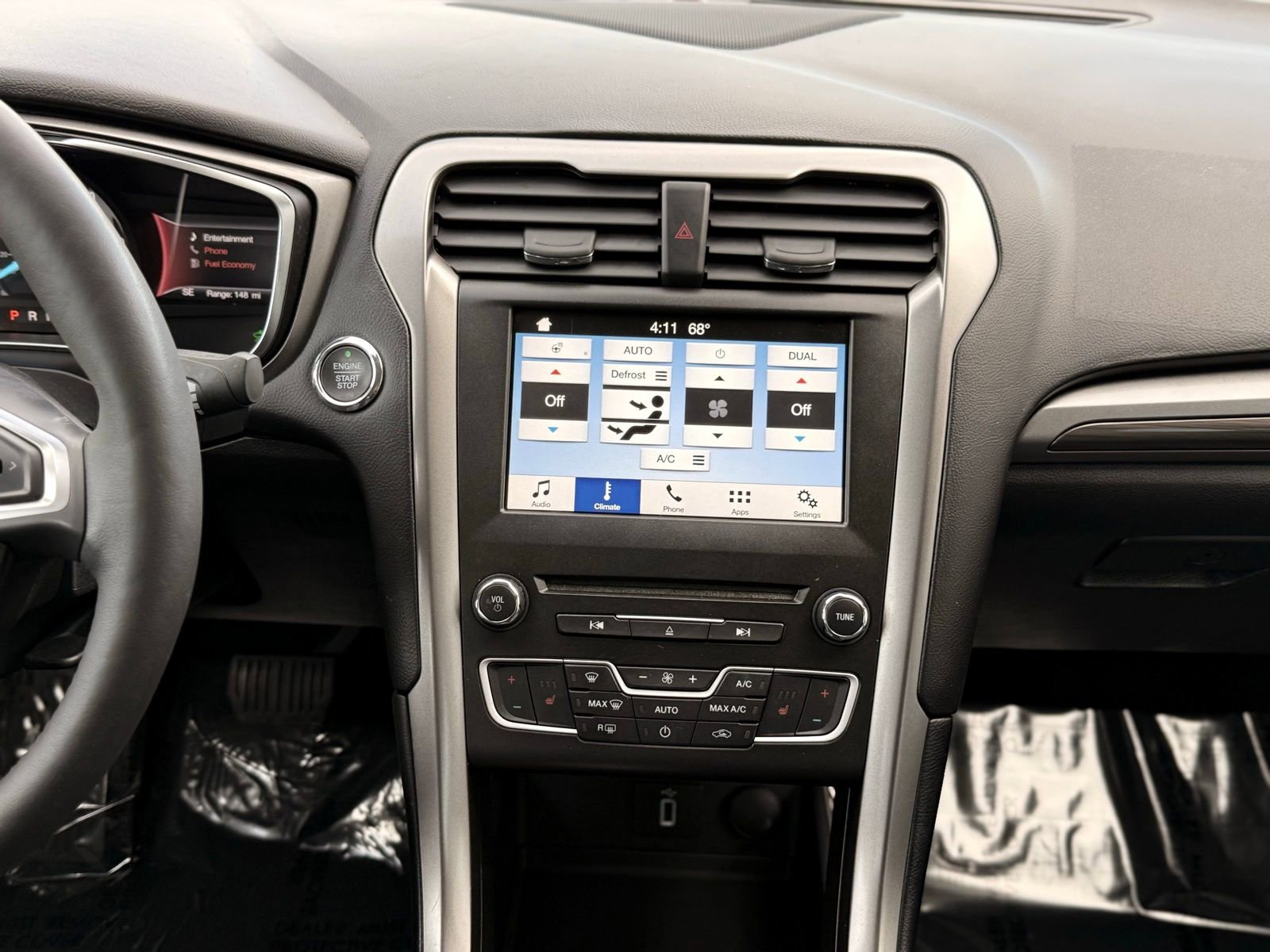 Used 2017 Ford Fusion SE w/ Equipment Group 602A FWD image 24