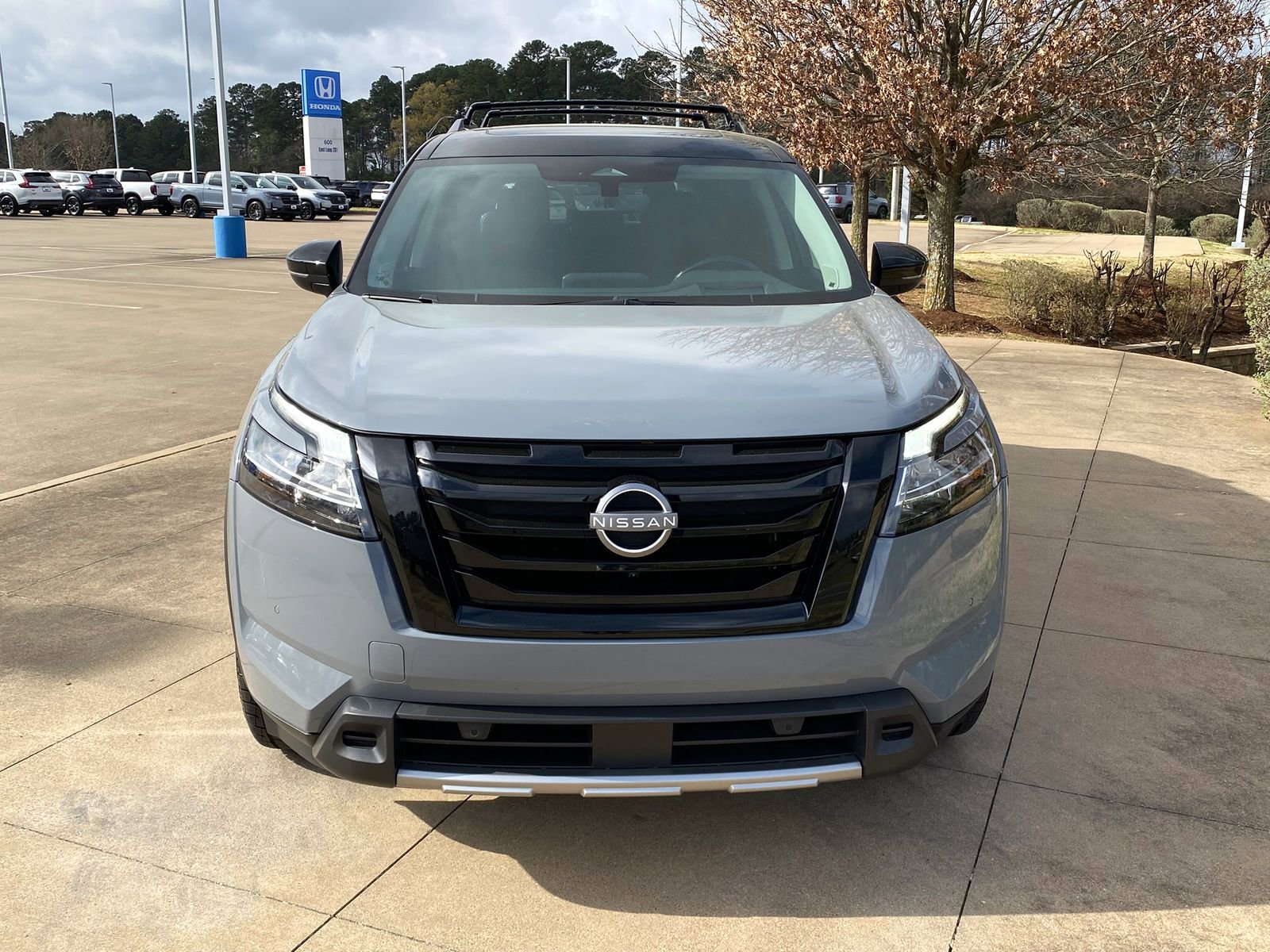 Used 2024 Nissan Pathfinder Platinum w/ Black Appearance Package image 2