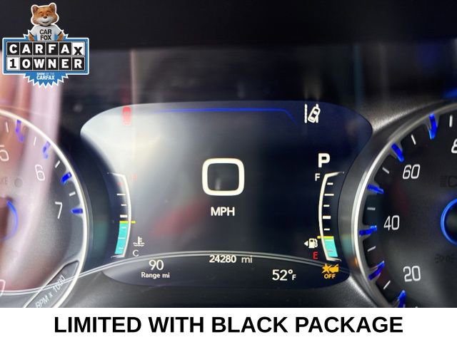 Used 2025 Chrysler Pacifica Limited image 12