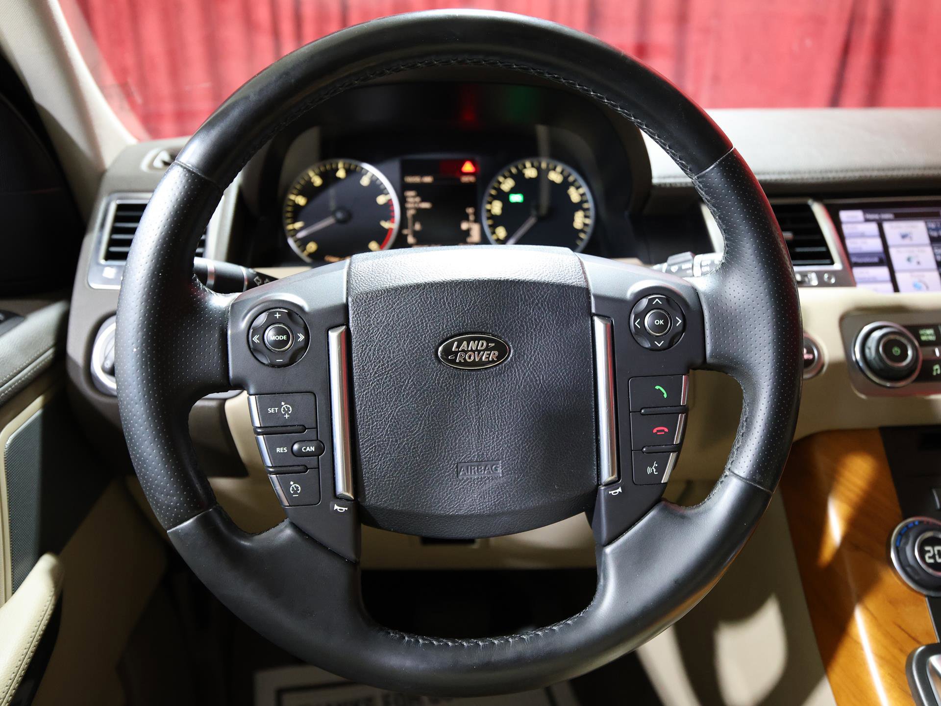 Used 2013 Land Rover Range Rover Sport HSE image 16