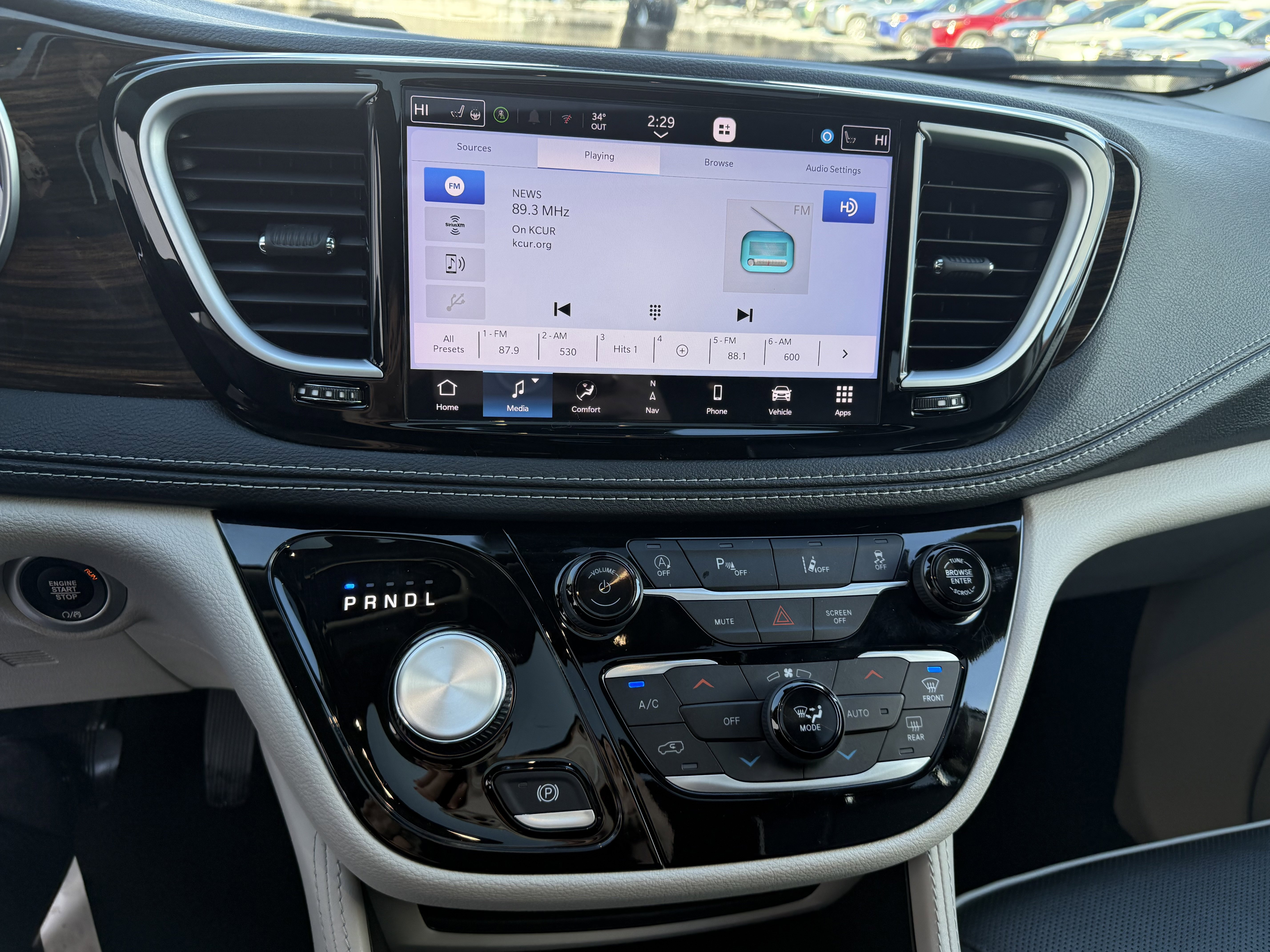 Used 2023 Chrysler Pacifica Limited image 13