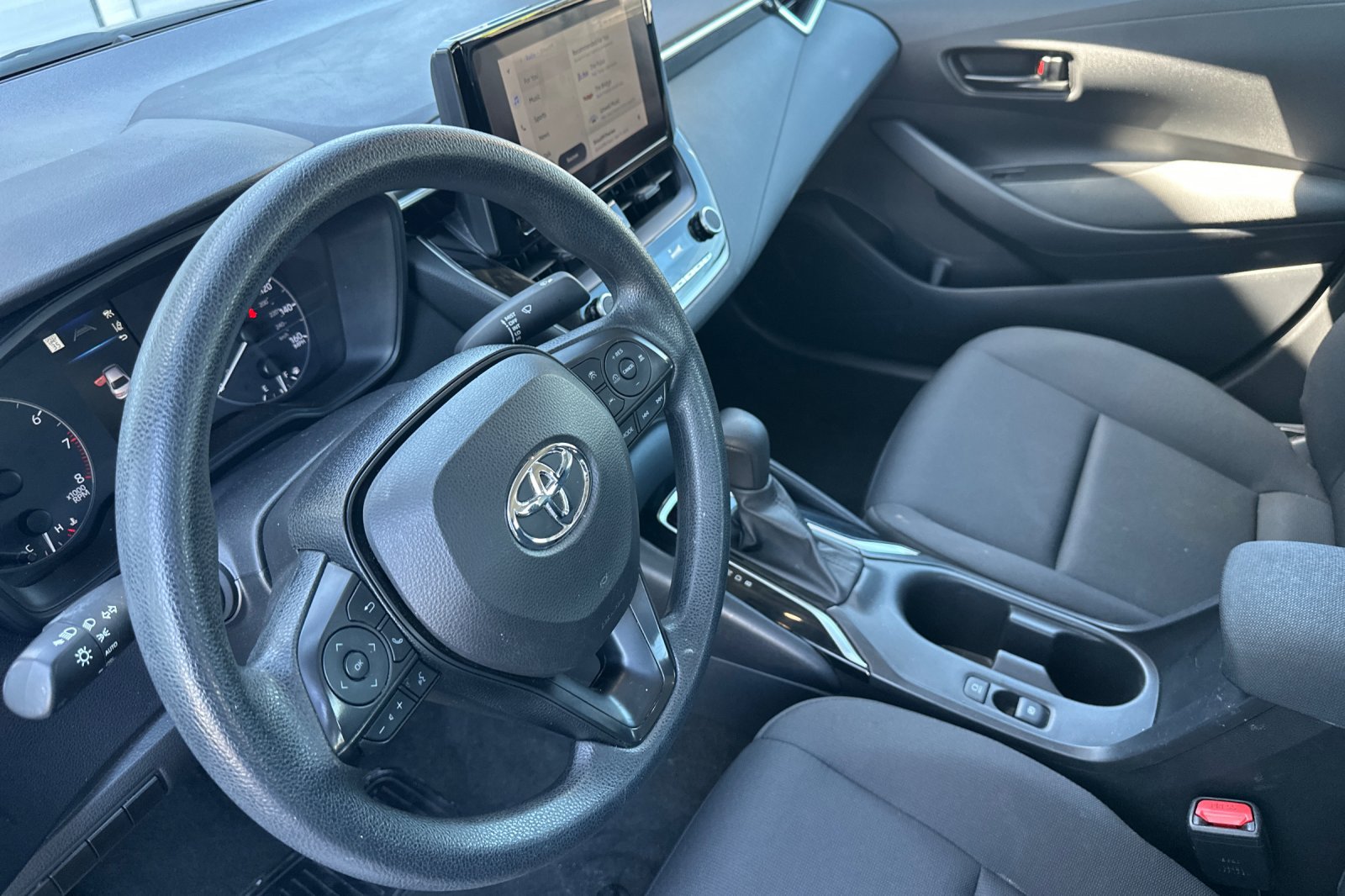 Used 2024 Toyota Corolla LE FWD image 10