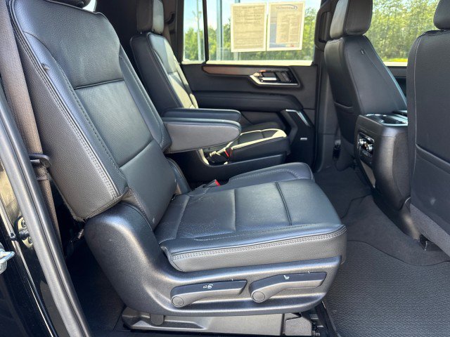 Used 2025 GMC Yukon XL Denali RWD image 13