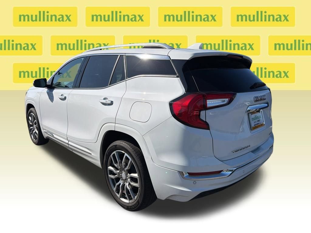 Used 2024 GMC Terrain Denali w/ Denali Premium Package AWD/4WD image 8