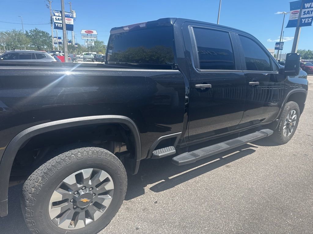 Used 2022 Chevrolet Silverado 2500 Custom w/ Custom Value Package image 3