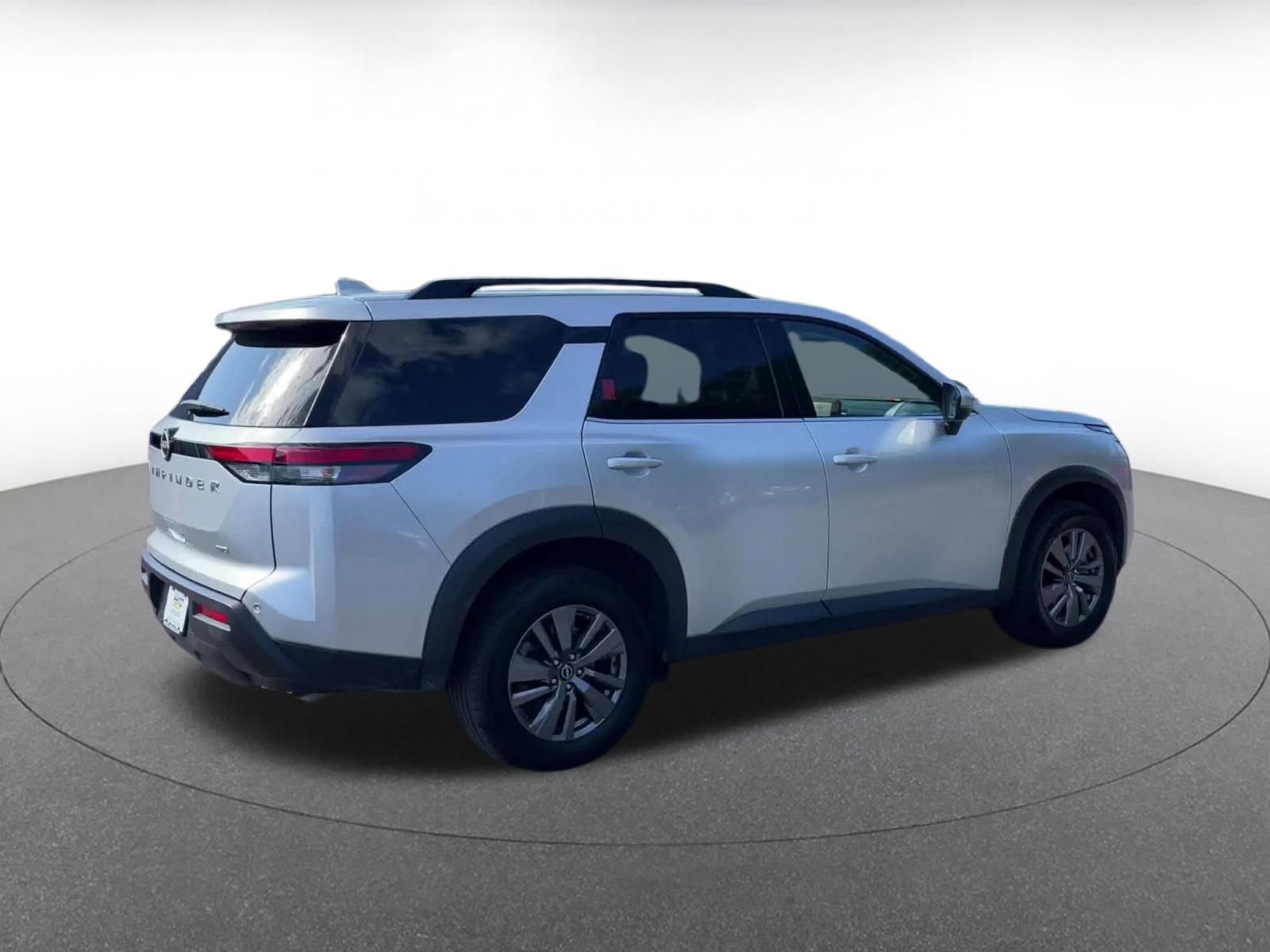 Used 2025 Nissan Pathfinder SV AWD/4WD image 14