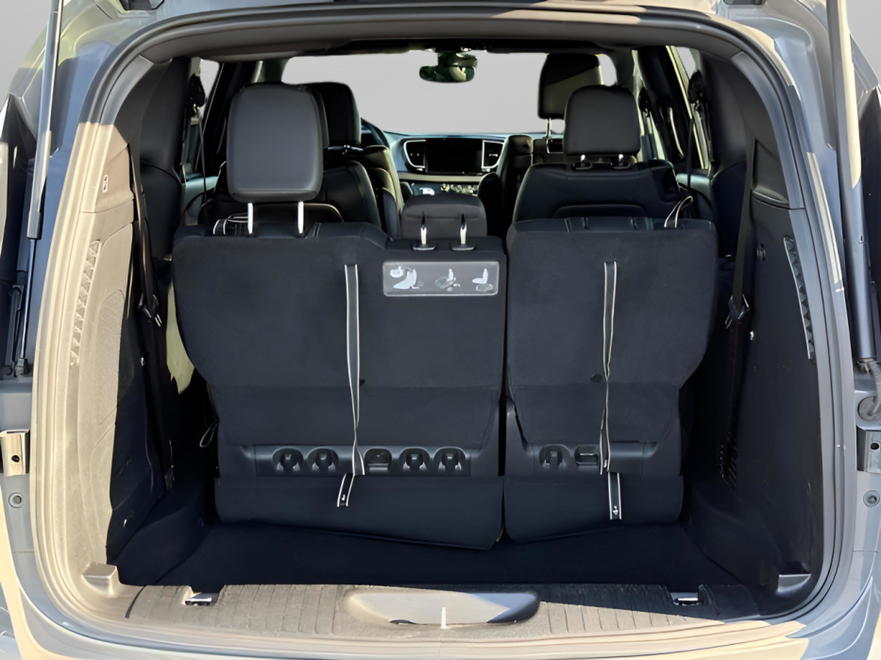 Certified 2021 Chrysler Pacifica Touring-L w/ Uconnect Theater Family Group image 8