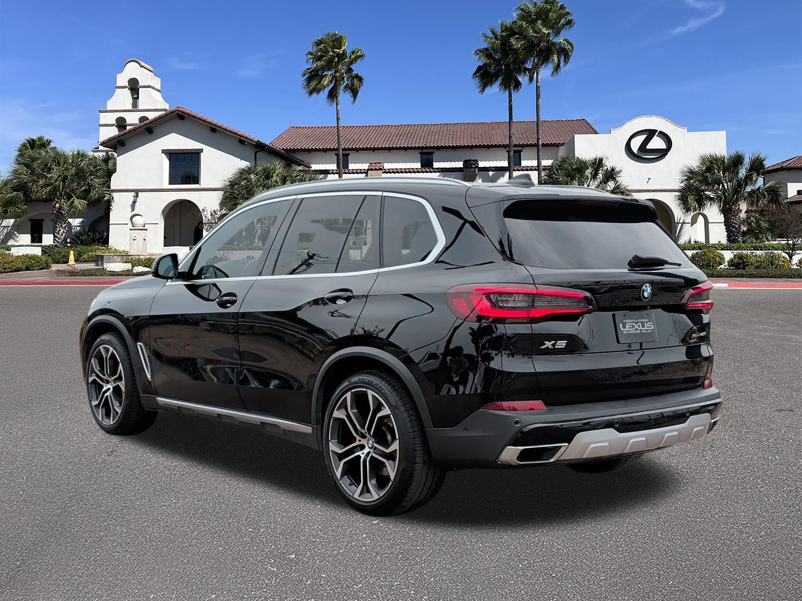 Used 2022 BMW X5 sDrive40i w/ Premium Package RWD image 4