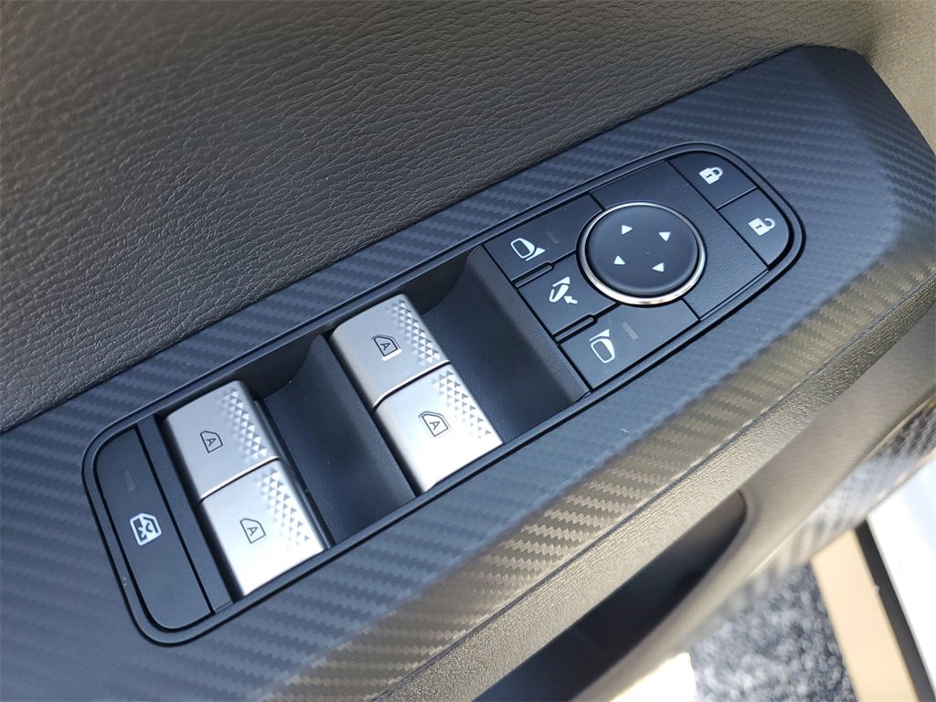 New 2025 Mitsubishi Outlander SE image 17