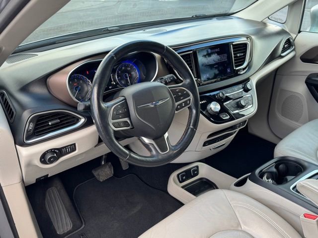 Used 2017 Chrysler Pacifica Touring-L Plus w/ Advanced Safetytec Group image 11