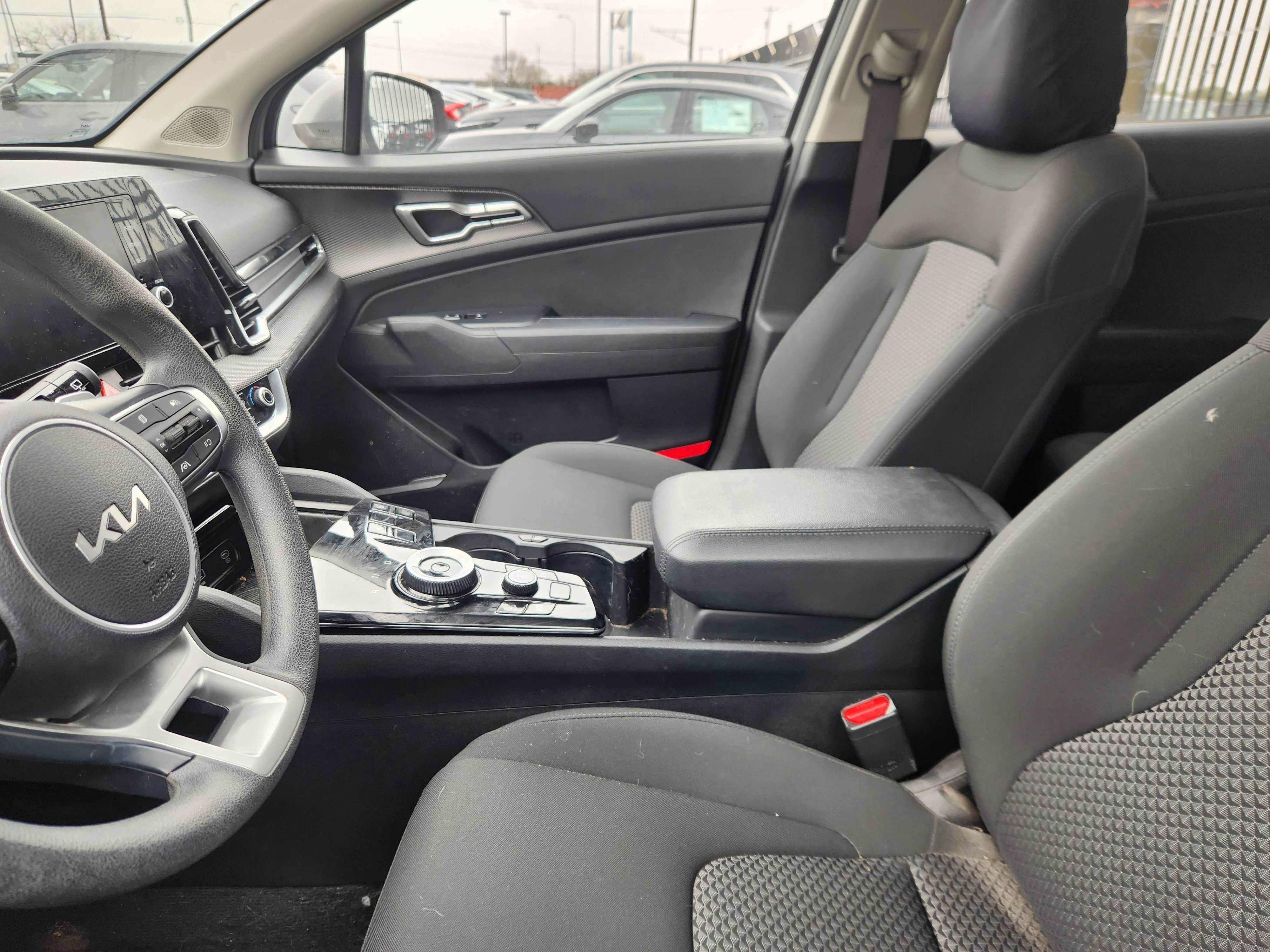 Used 2023 Kia Sportage LX image 5