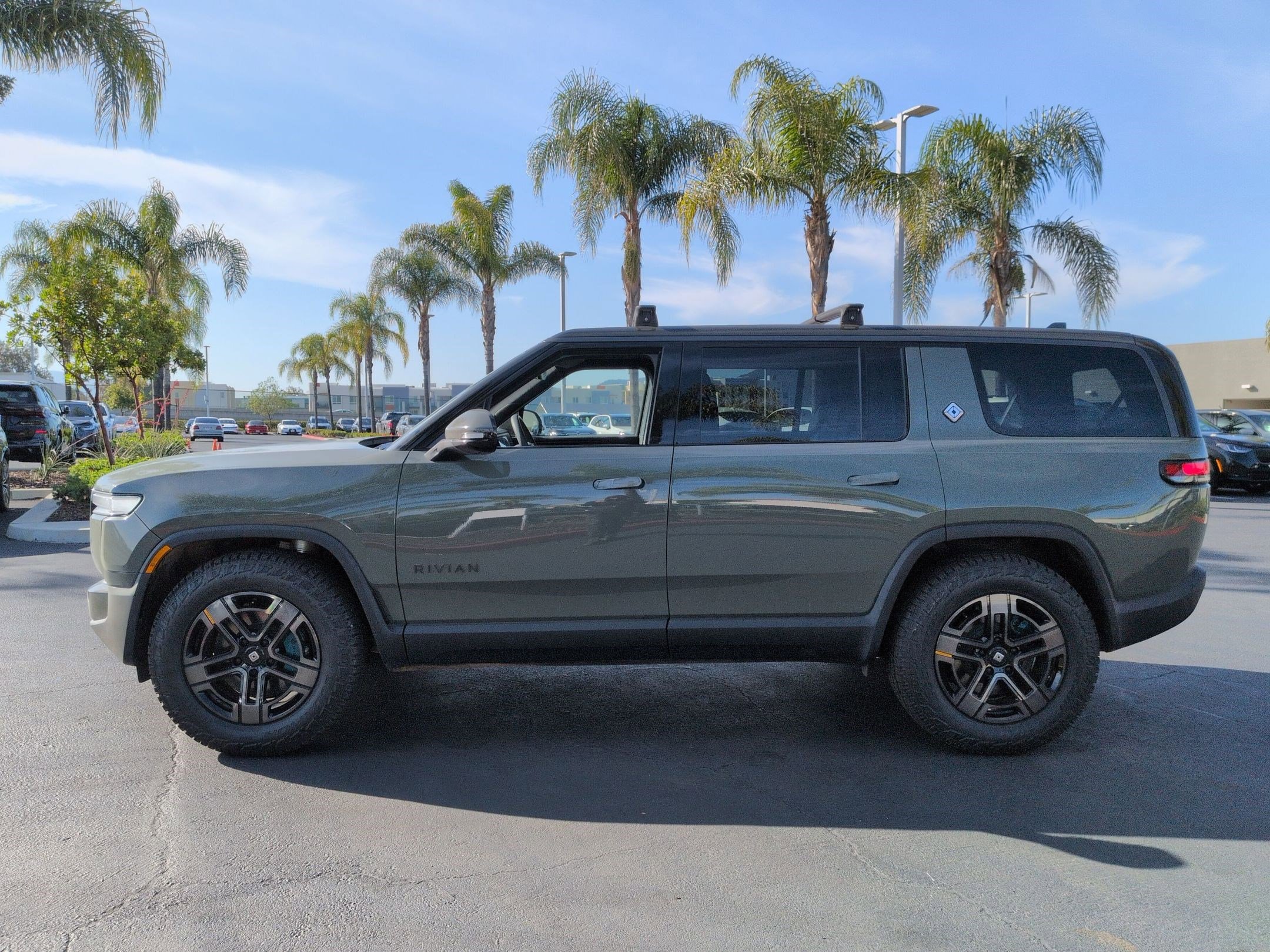 Used 2026 Rivian R1S Premium AWD/4WD image 7