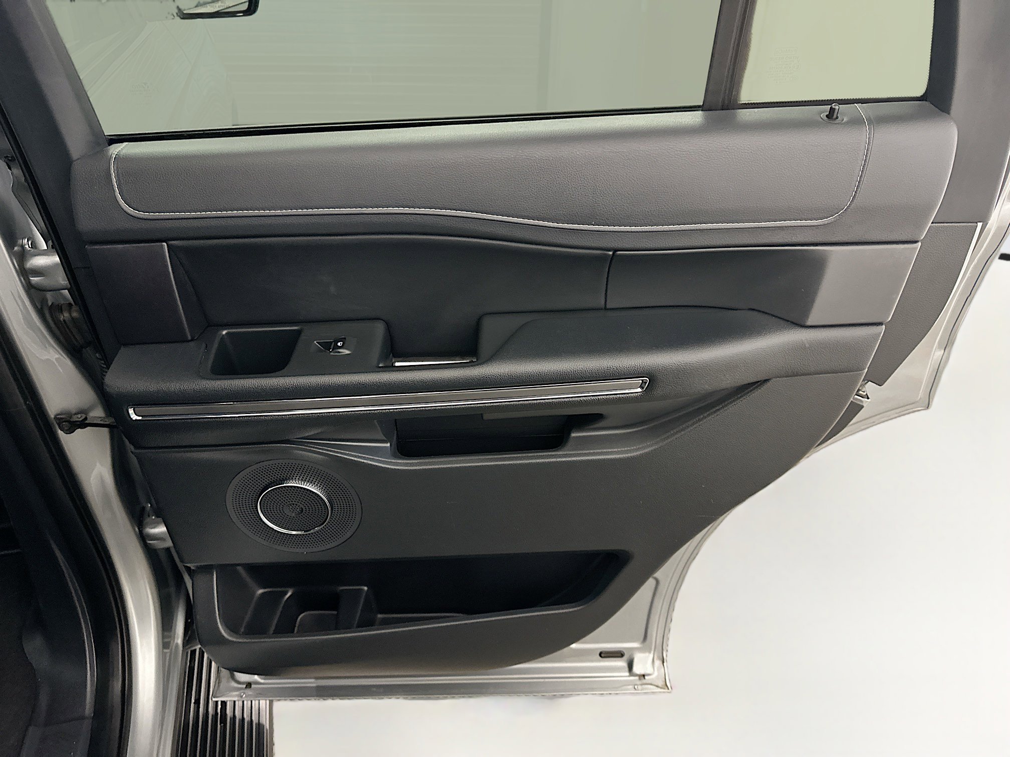 Used 2024 Ford Expedition XLT AWD/4WD image 32