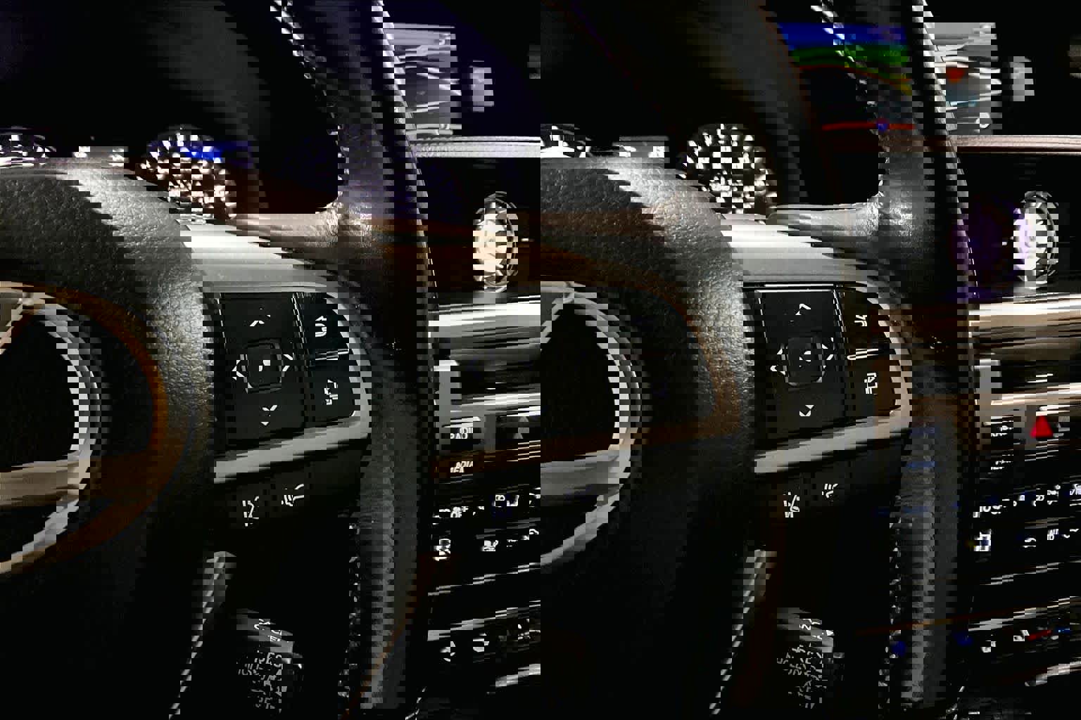 Used 2016 Lexus ES 300h w/ Luxury Package w/Wood Trim image 24