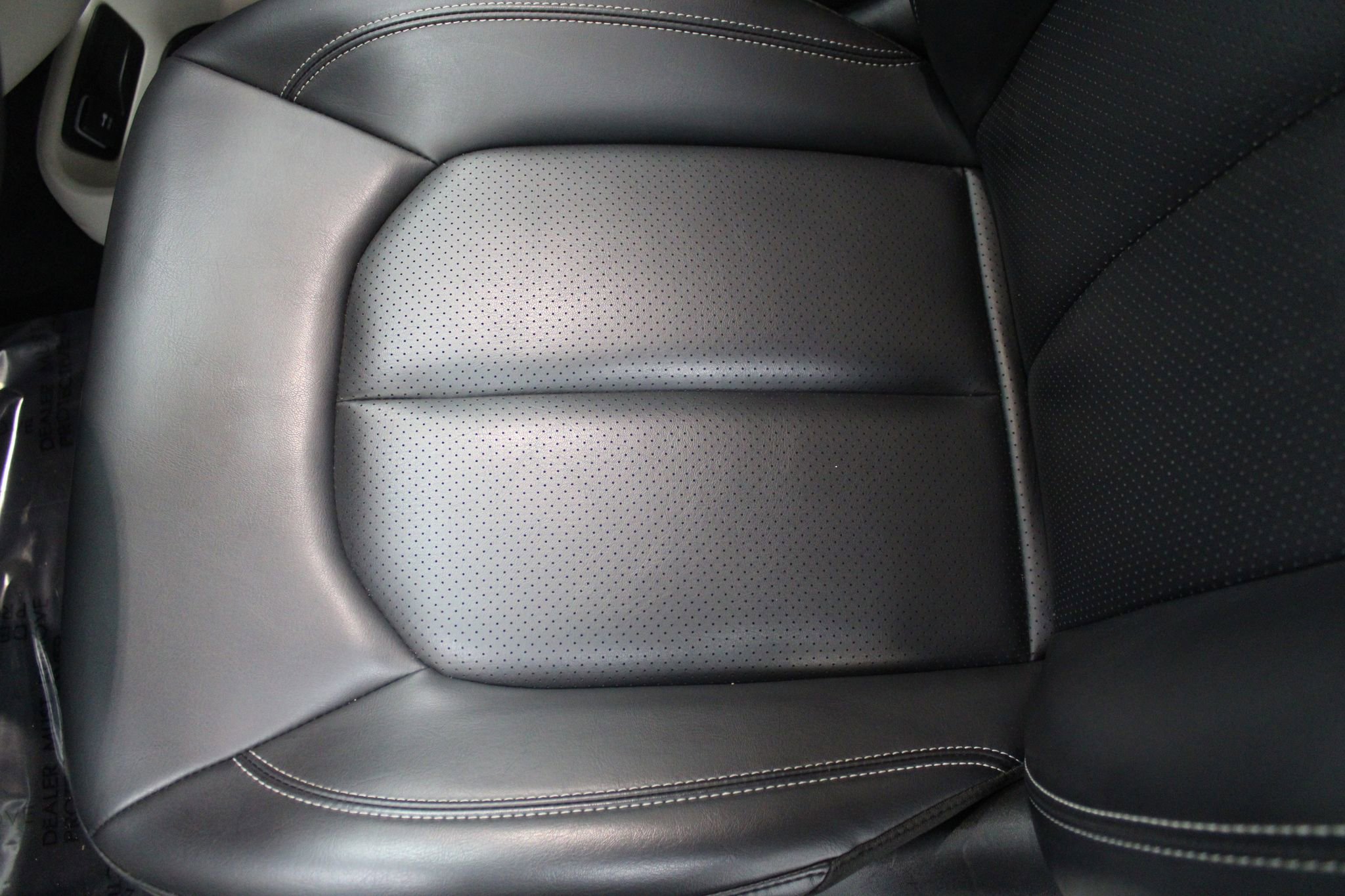 Used 2024 Chrysler Pacifica Select image 11