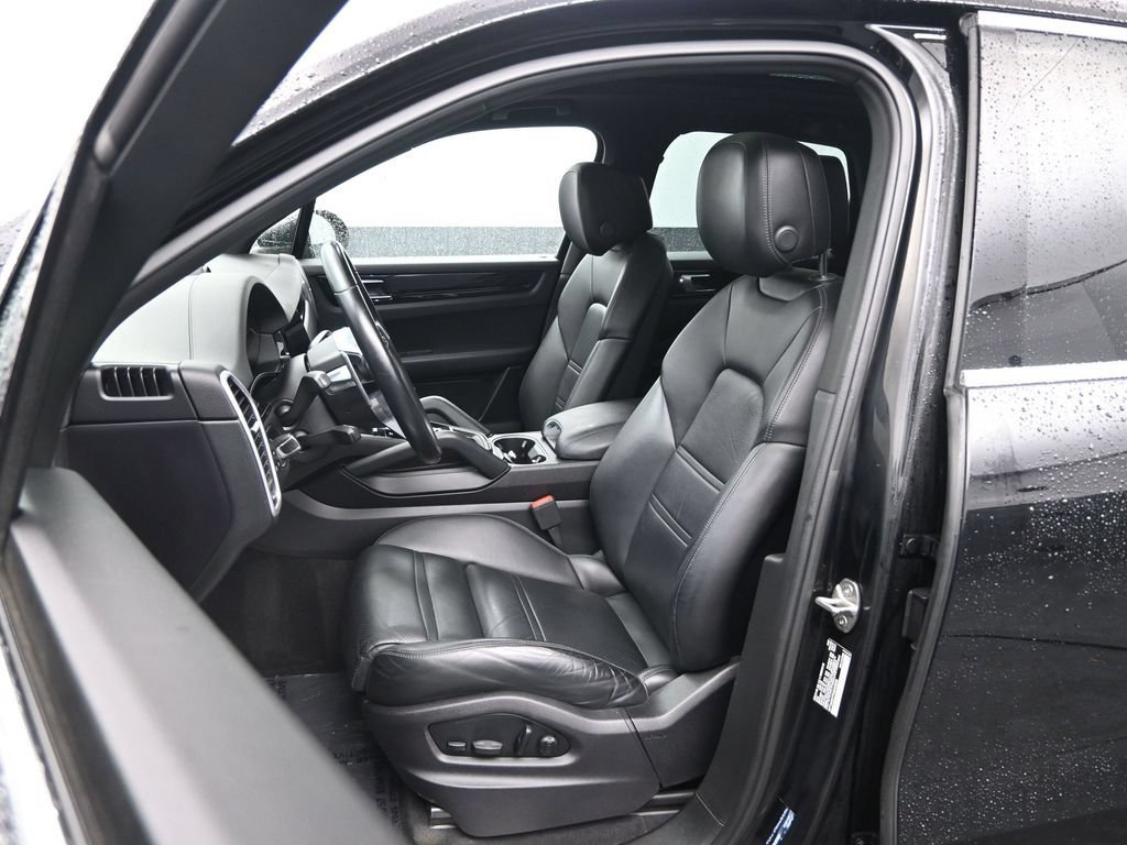 Used 2022 Porsche Cayenne Platinum Edition AWD/4WD image 23