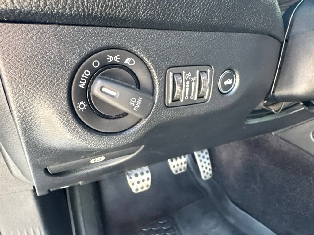 Used 2017 Dodge Challenger R/T Scat Pack RWD image 17